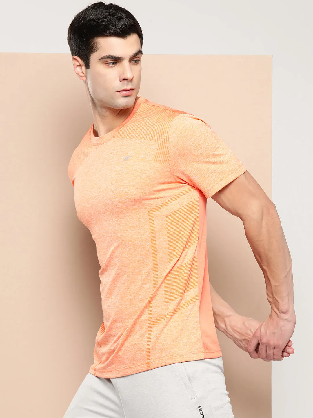 Alcis Men Solid Slim Fit T-shirt