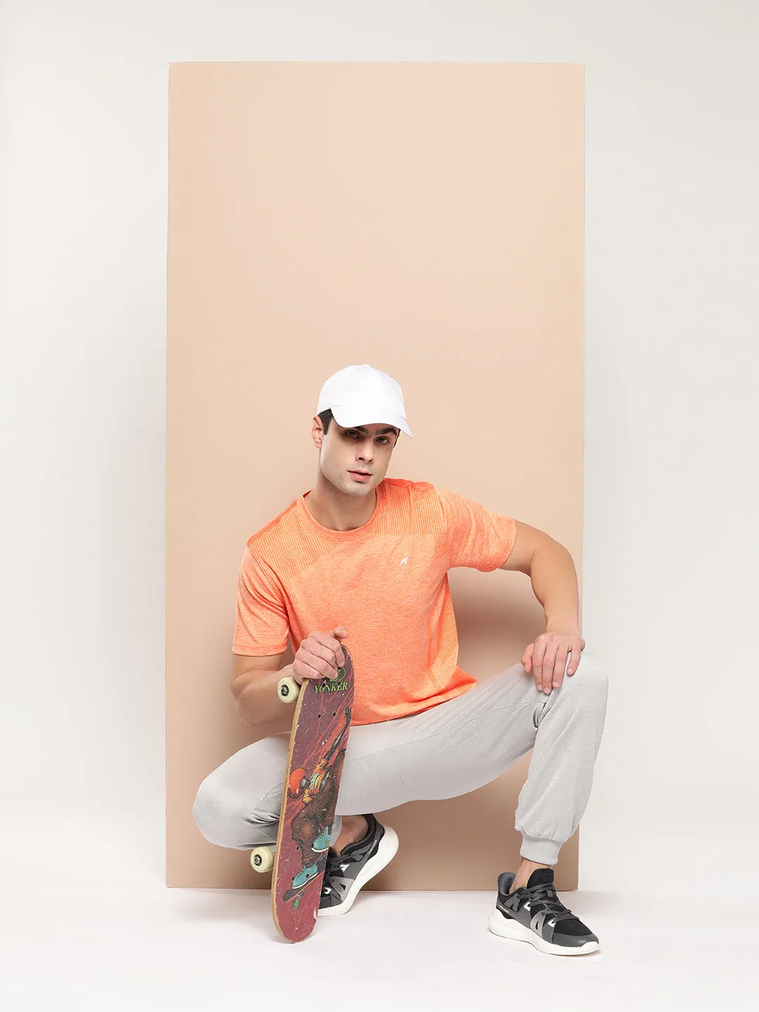 Alcis Men Solid Slim Fit T-shirt