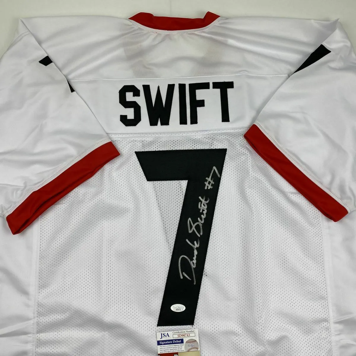Autographed/Signed D'ANDRE SWIFT Georgia White College Football Jersey JSA COA