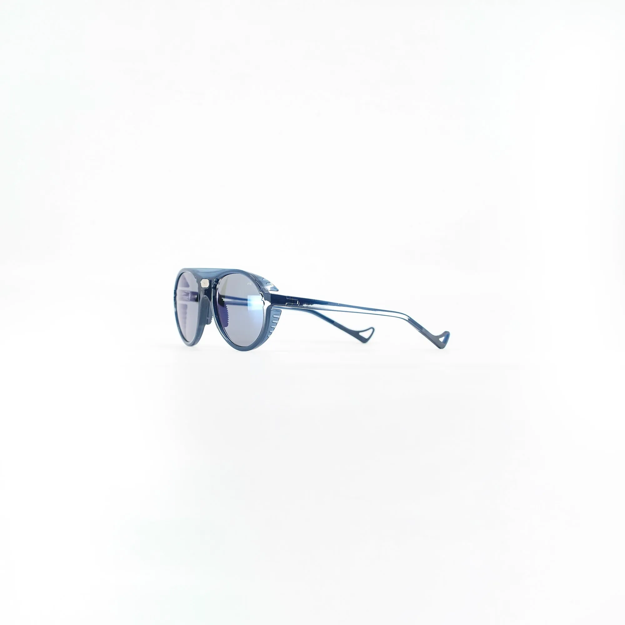 District Vision   Tracksmith Kazu Tourer - Glacier (D  Blue Ice lens)