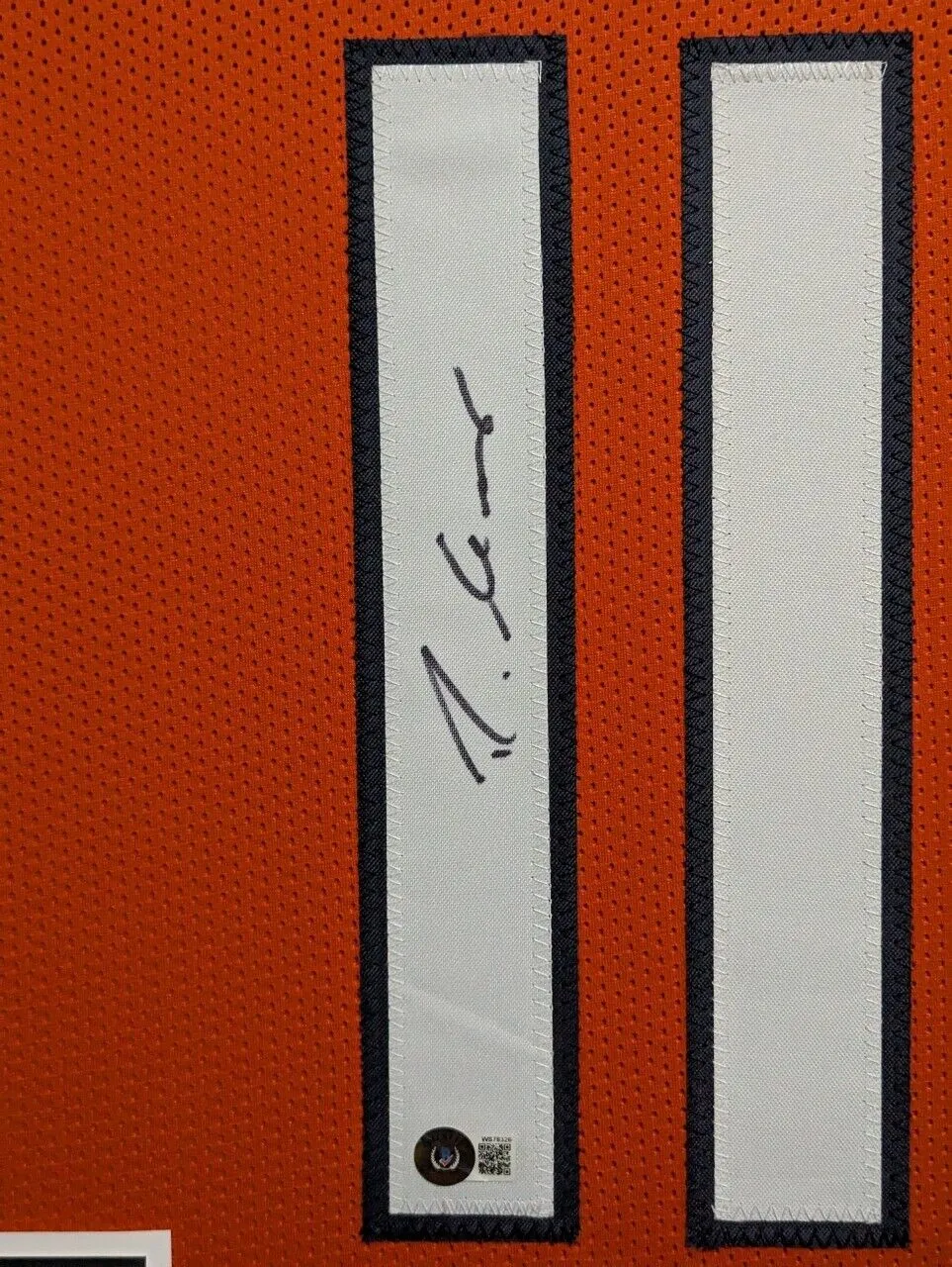 FRAMED CHICAGO BEARS DARNELL MOONEY AUTOGRAPHED SIGNED JERSEY BECKETT HOLO