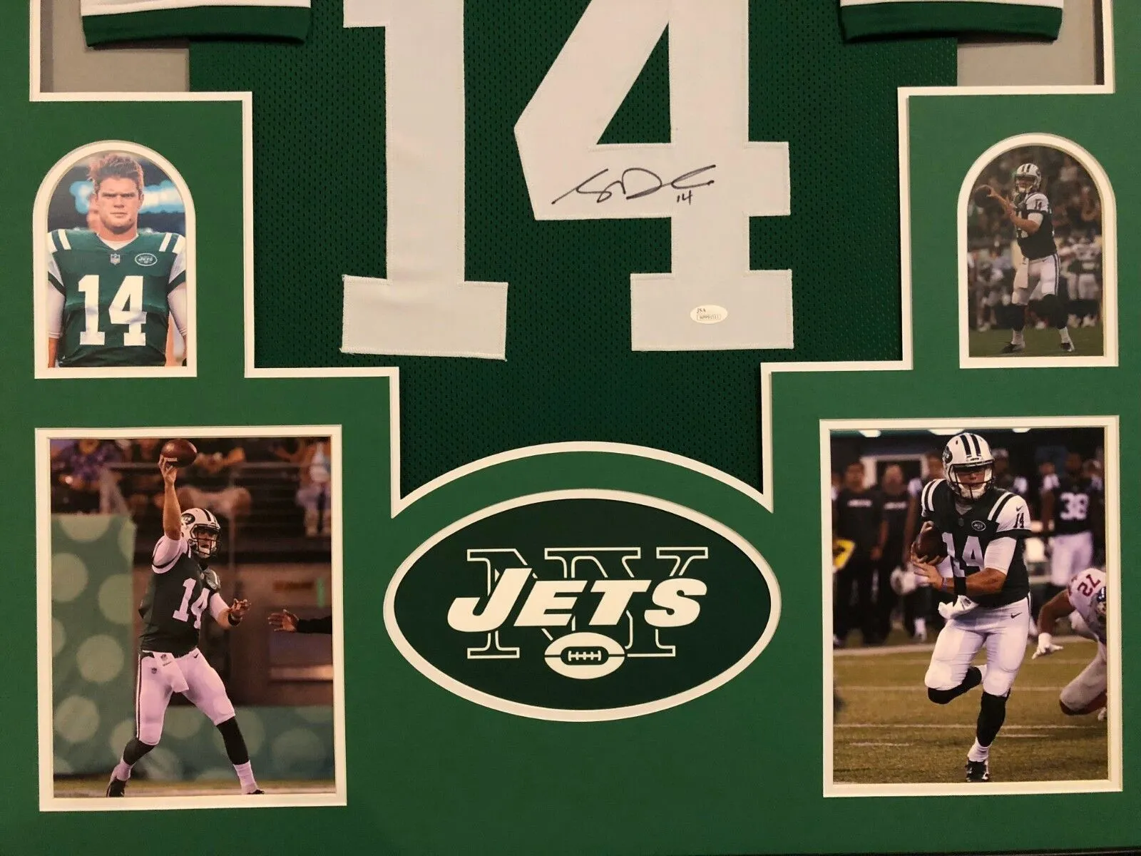 FRAMED NEW YORK JETS SAM DARNOLD AUTOGRAPHED SIGNED JERSEY JSA COA