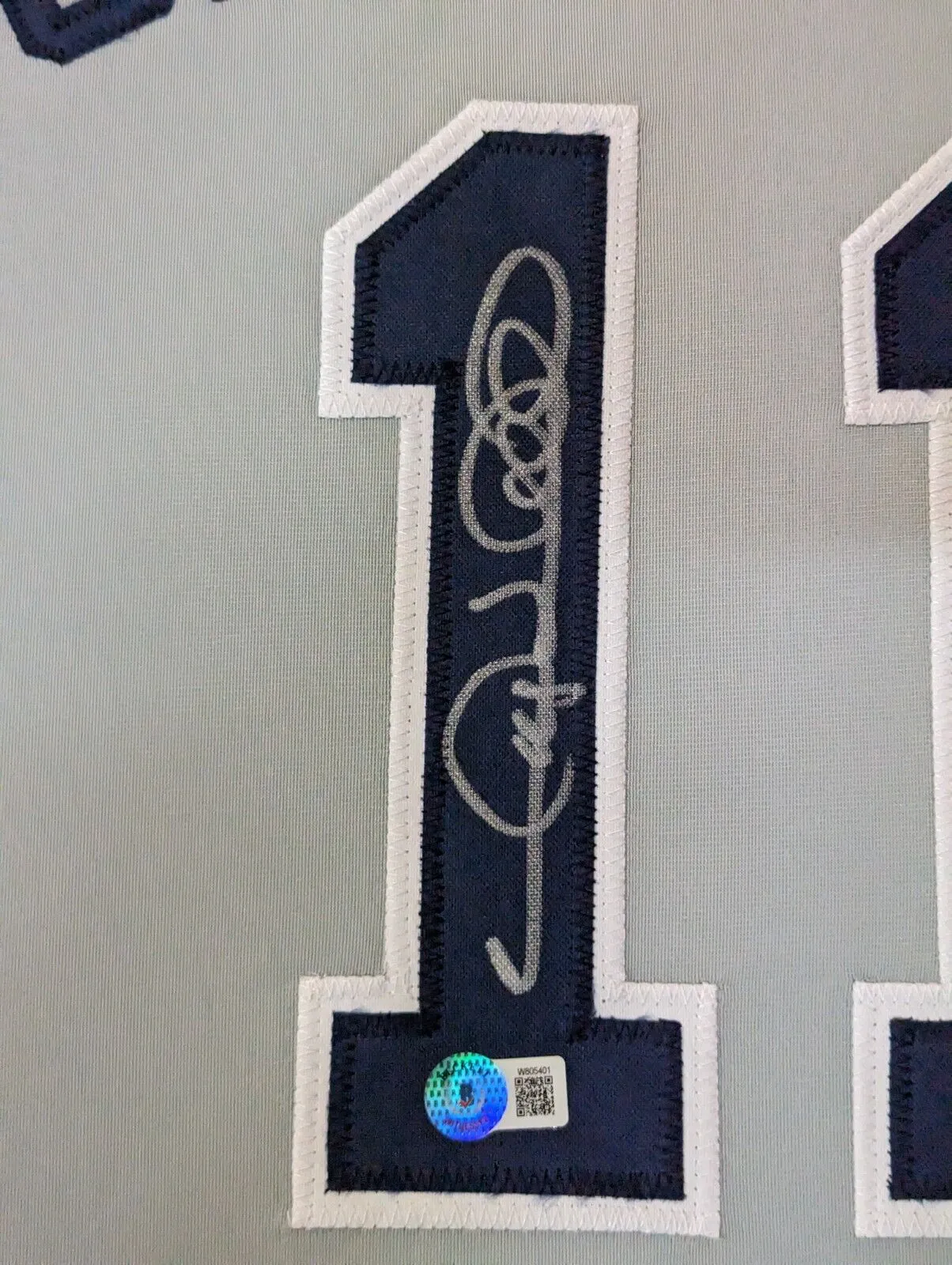 FRAMED N.Y. YANKEES GARY SHEFFIELD AUTOGRAPHED SIGNED JERSEY BECKETT HOLO