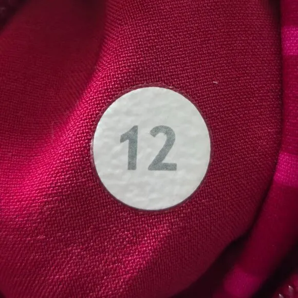 Lululemon Go the Distance Short (Reversible) - 12 Bumble Berry