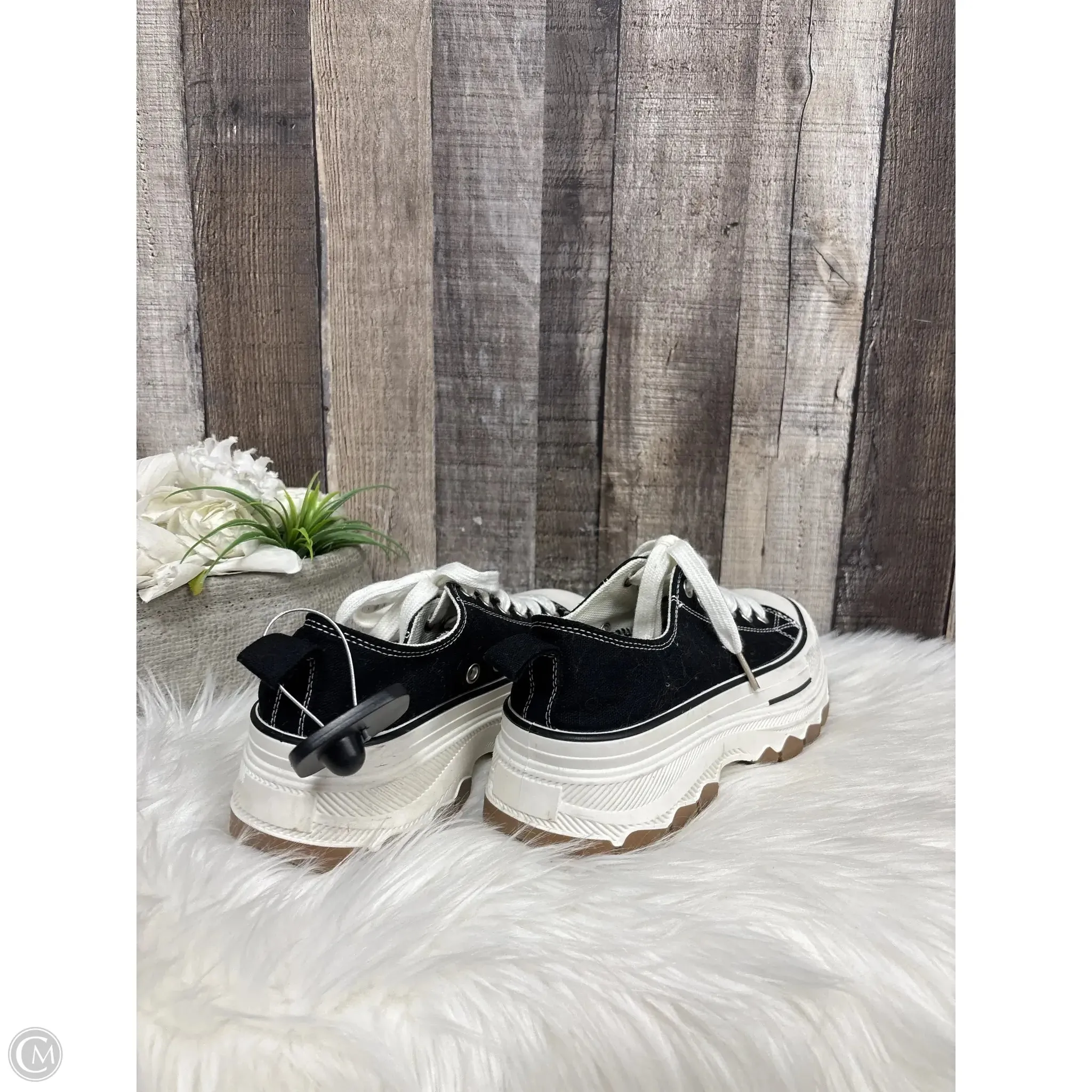 Shoes Sneakers By Cmf In Black & White, Size: 7.5