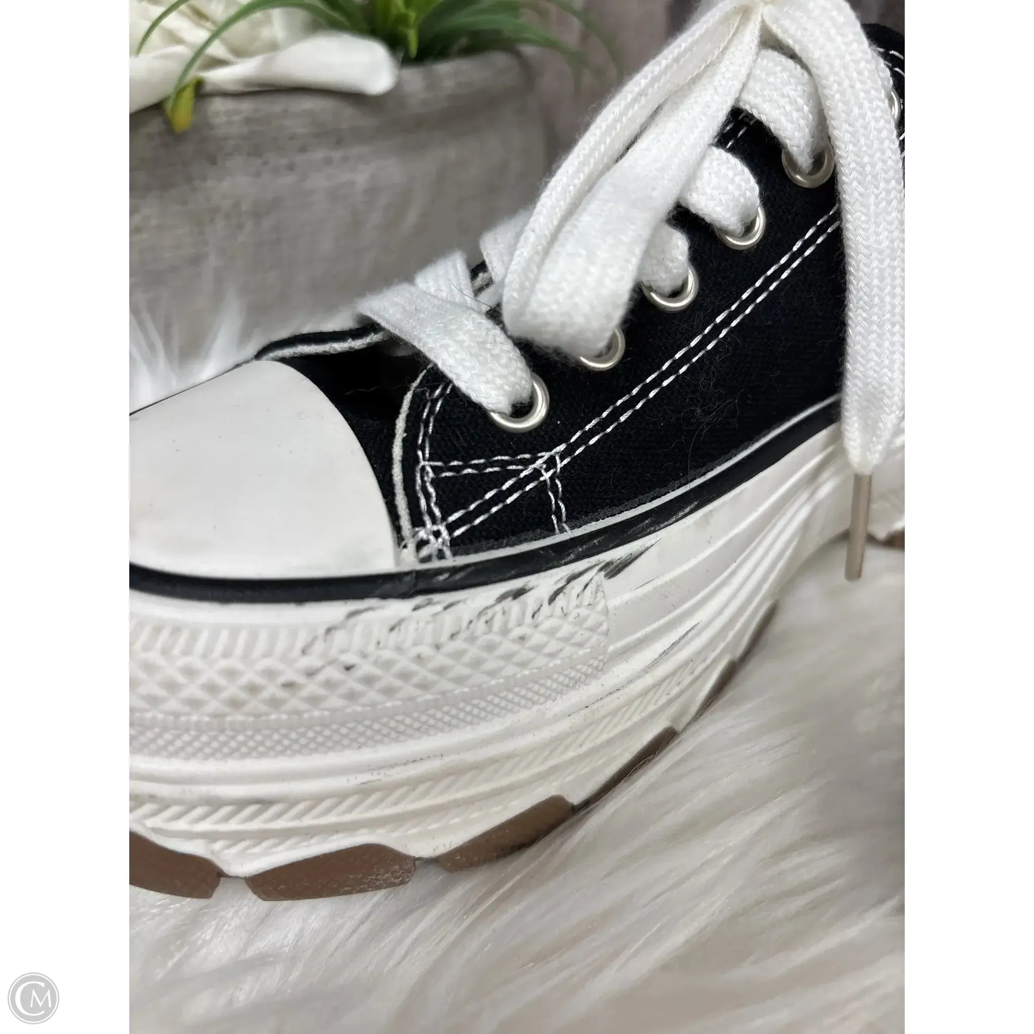 Shoes Sneakers By Cmf In Black & White, Size: 7.5