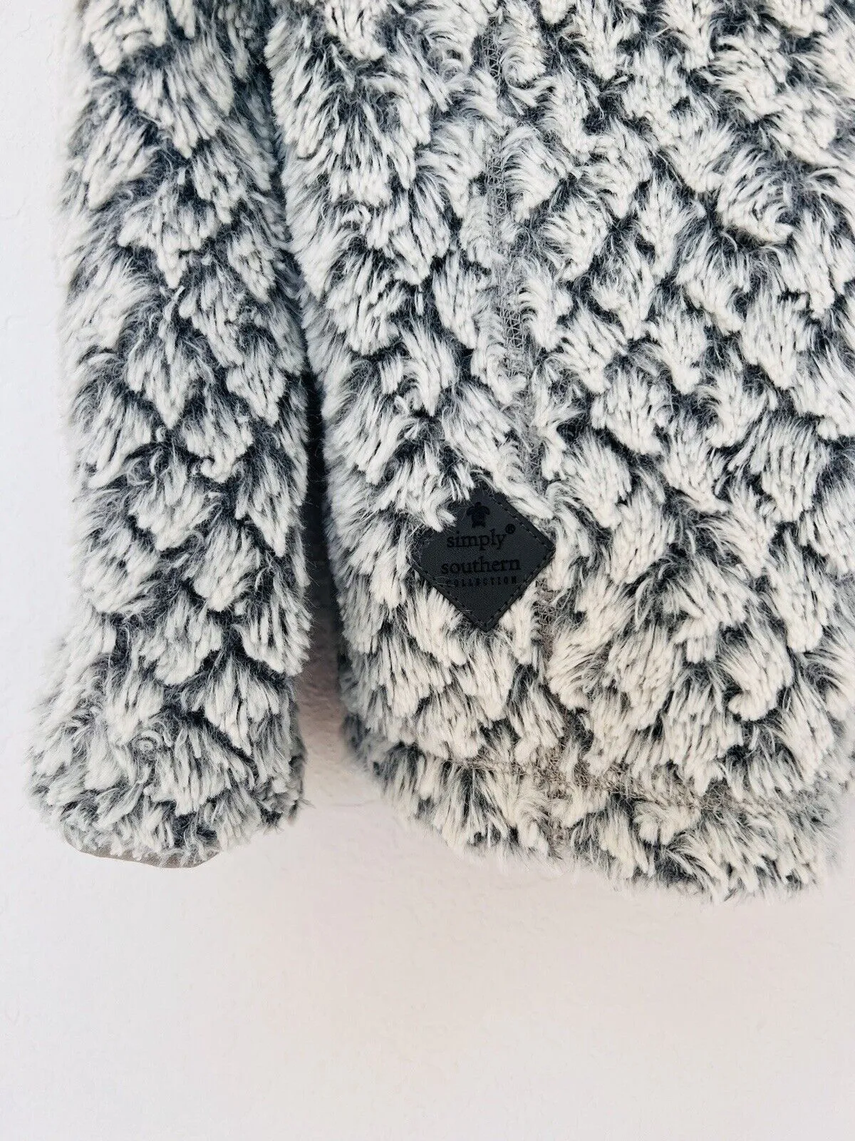 SIMPLY SOUTHERN Fuzzy Sherpa Jacket Sz M Gray Teddy Pullover Cozy 1/4 Zip Coat