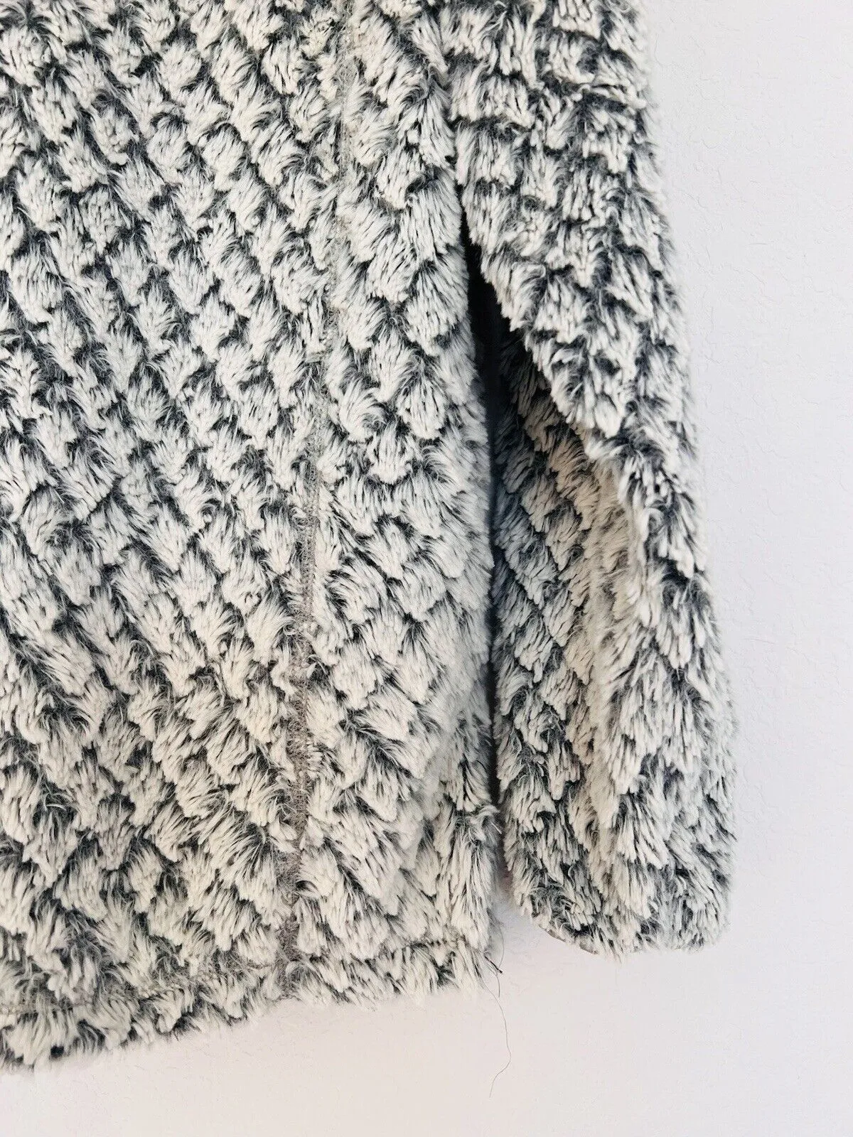 SIMPLY SOUTHERN Fuzzy Sherpa Jacket Sz M Gray Teddy Pullover Cozy 1/4 Zip Coat