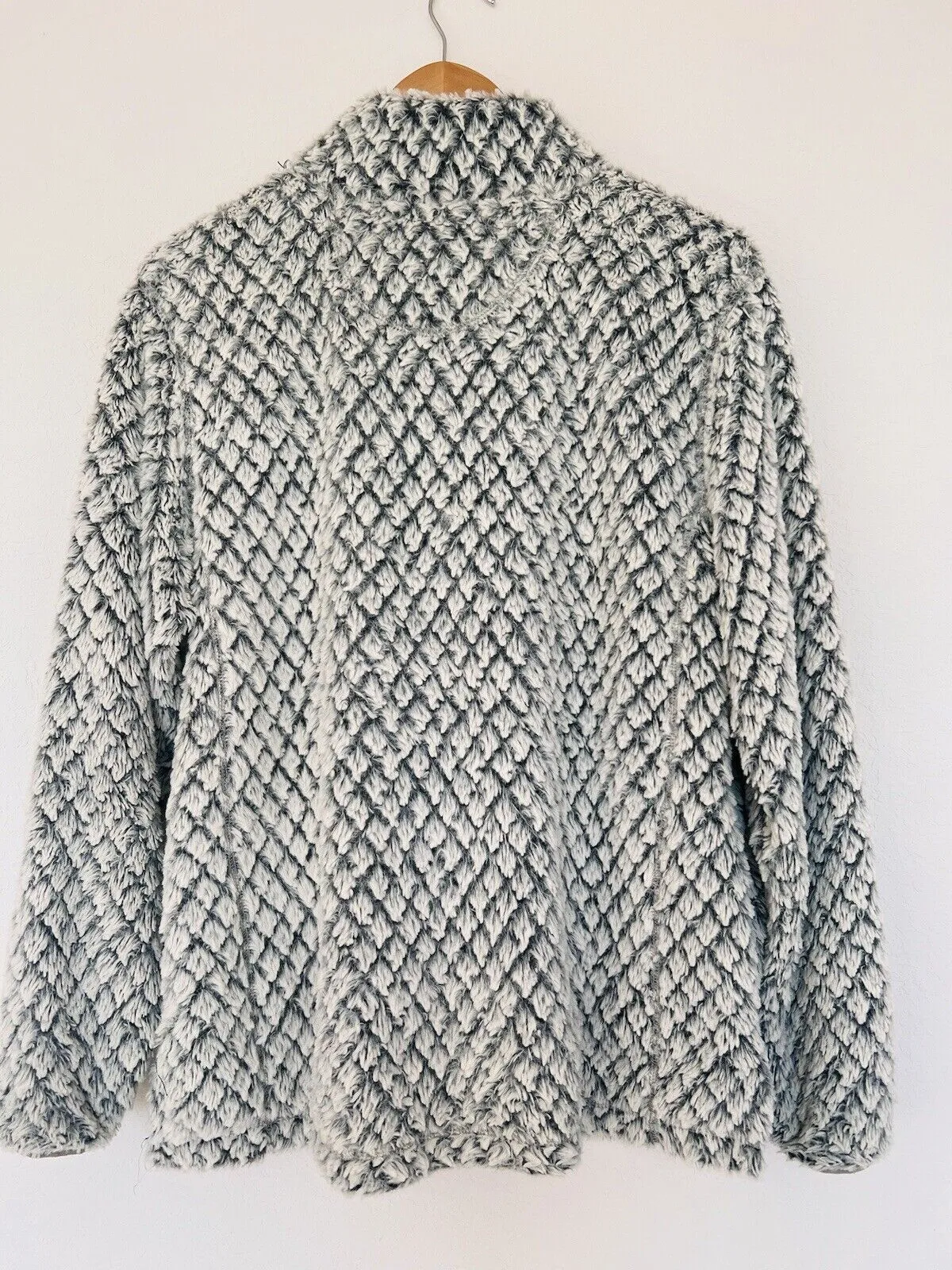 SIMPLY SOUTHERN Fuzzy Sherpa Jacket Sz M Gray Teddy Pullover Cozy 1/4 Zip Coat