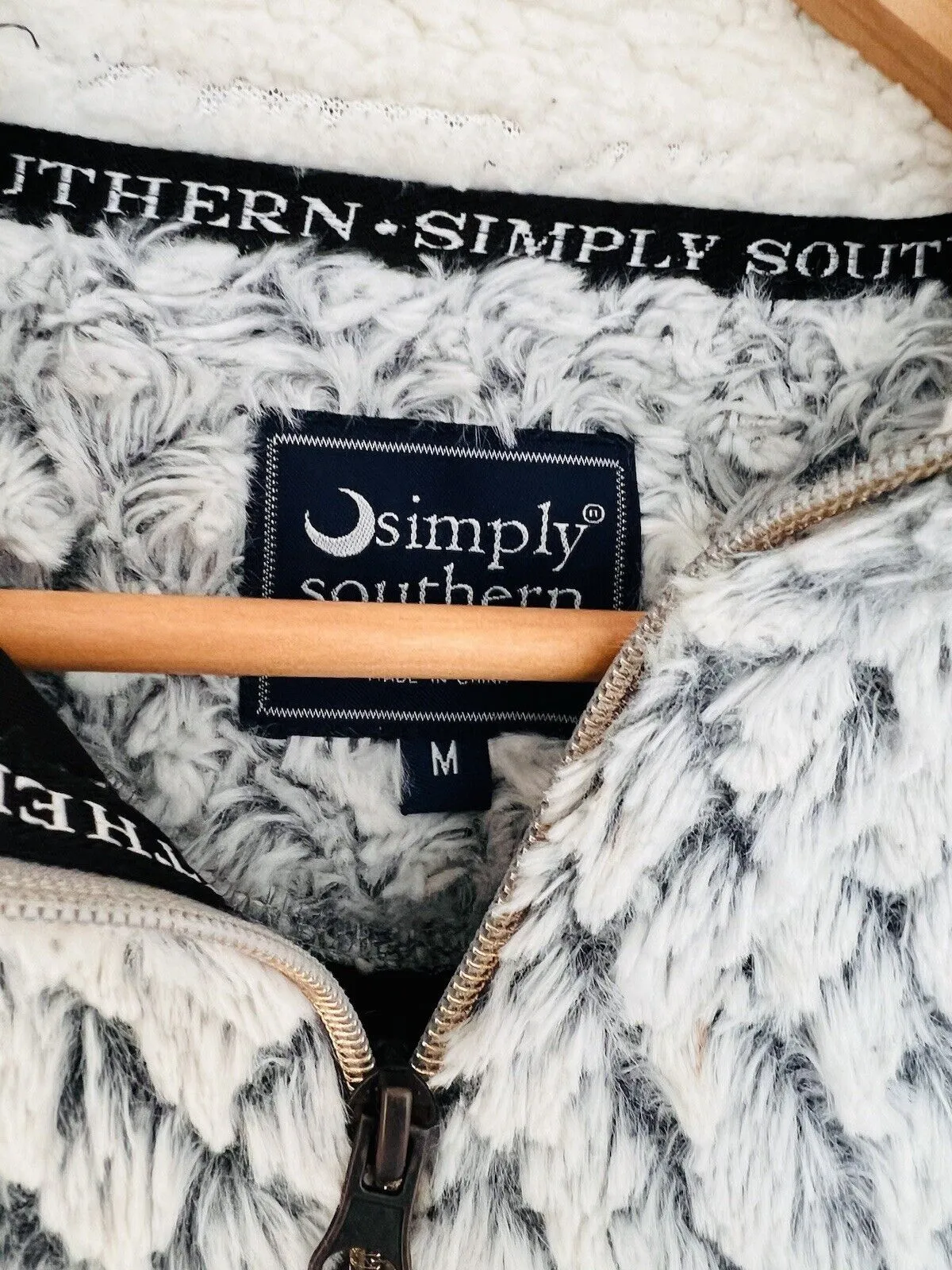 SIMPLY SOUTHERN Fuzzy Sherpa Jacket Sz M Gray Teddy Pullover Cozy 1/4 Zip Coat