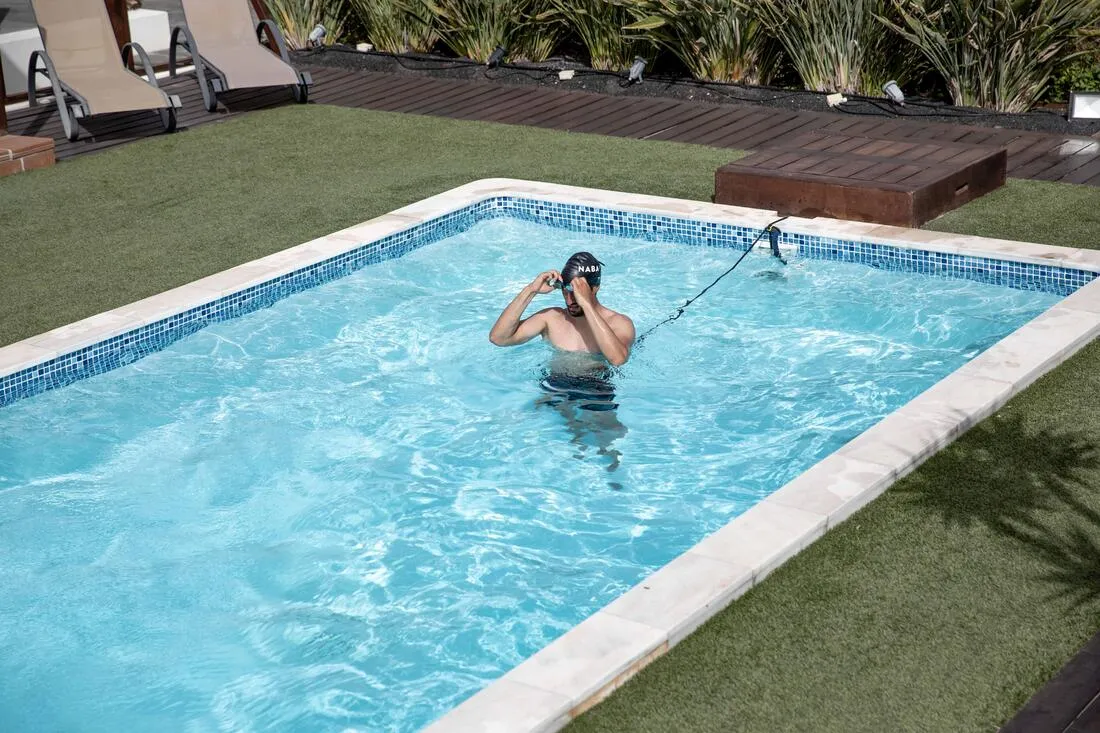 STATIONARY SWIMMING TETHER POOL SWIMMING