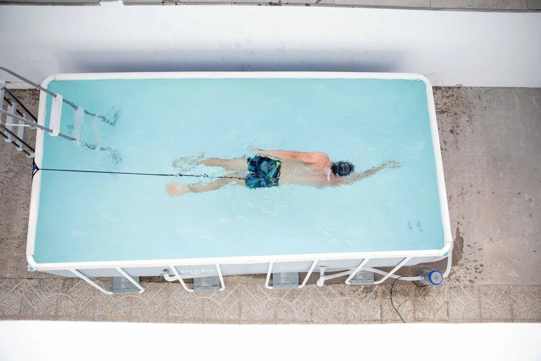 STATIONARY SWIMMING TETHER POOL SWIMMING