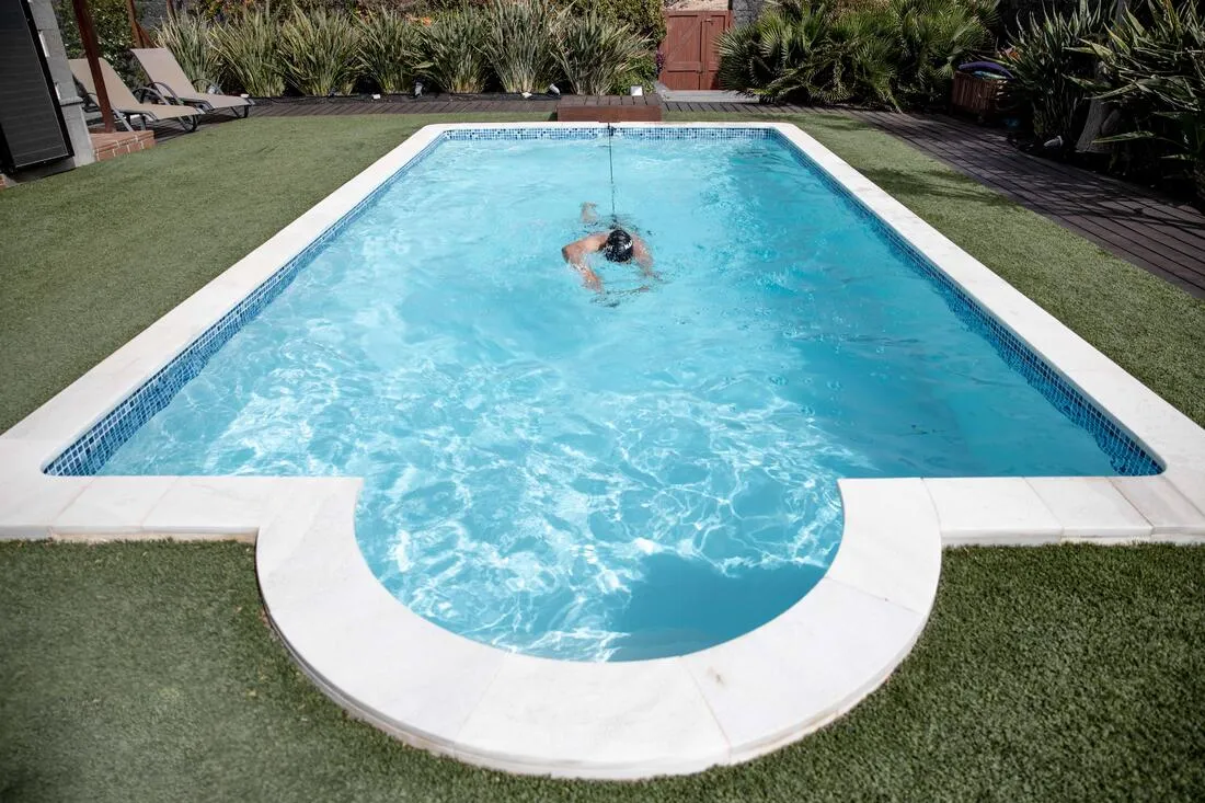STATIONARY SWIMMING TETHER POOL SWIMMING