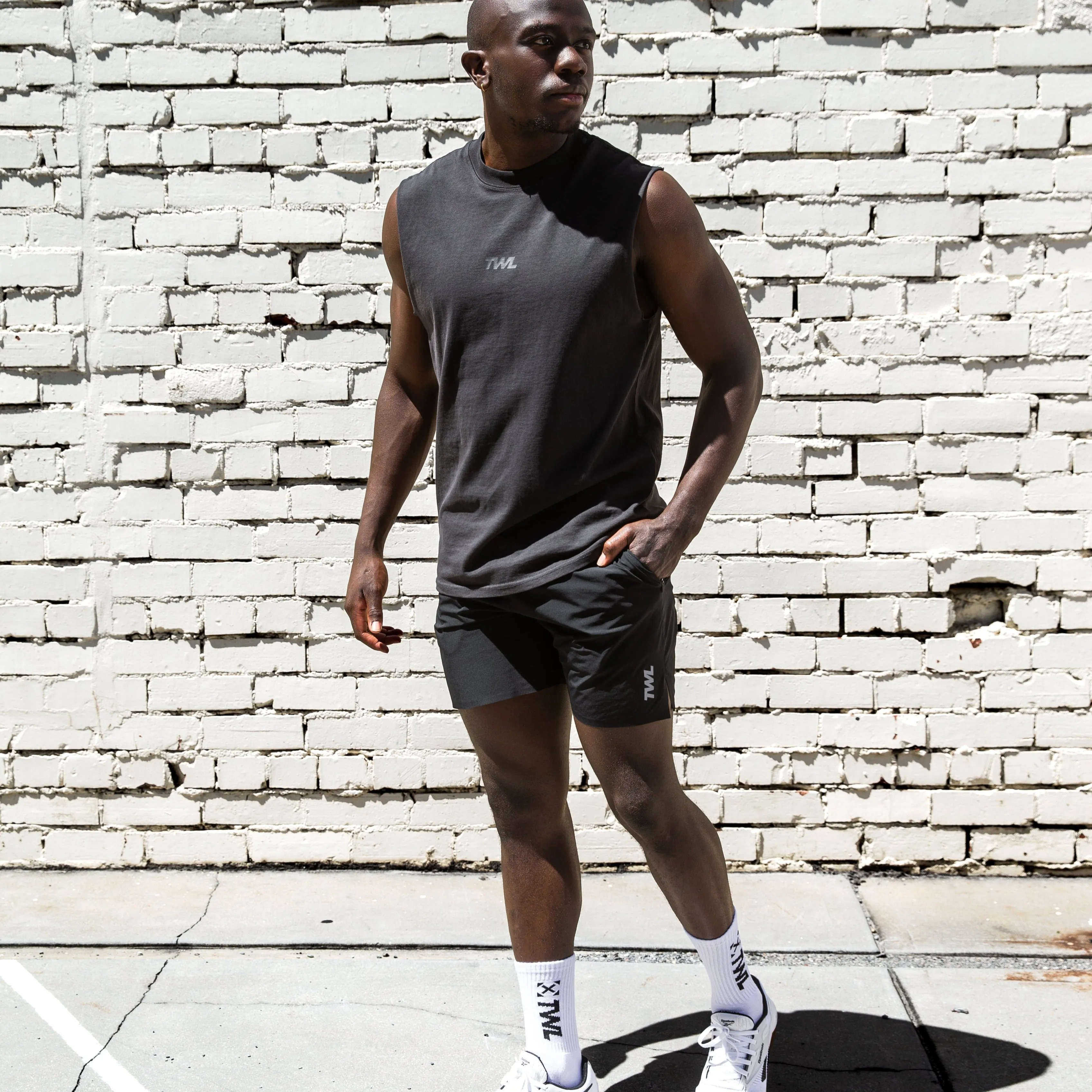 TWL - MEN'S BREEZE SHORTS - BLACK